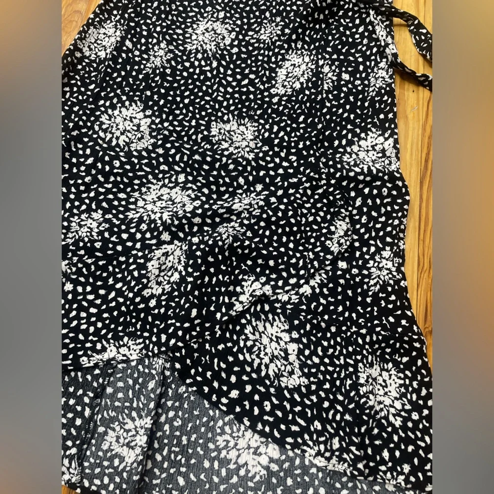 Black and white floral skirt - Picture 2 of 9